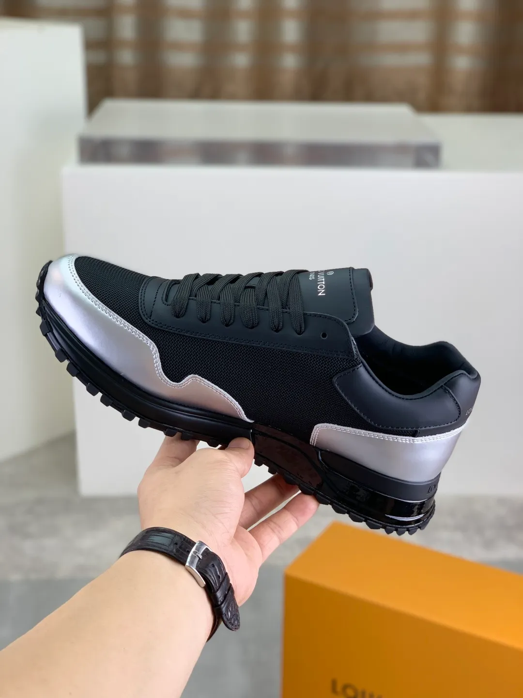 Men's men's shoes 💰P680 new style 💶[LOUIS VUITTON] (original order) new style 🍀LV Louis Vuitton * - top version of LV classic trendy shoes! Made of imported original cowhide and water-dyed cowhide lining. The latest original wear-resistant rubber combination outsole! High quality products! Multiple colors available, code number: 38-44 (45 46 customized)